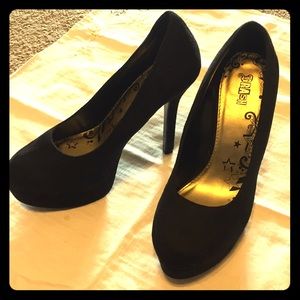 Gorgeous black platforms